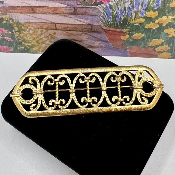 1928 Brand Gold Filigree Bar Brooch - Picture 1 of 4